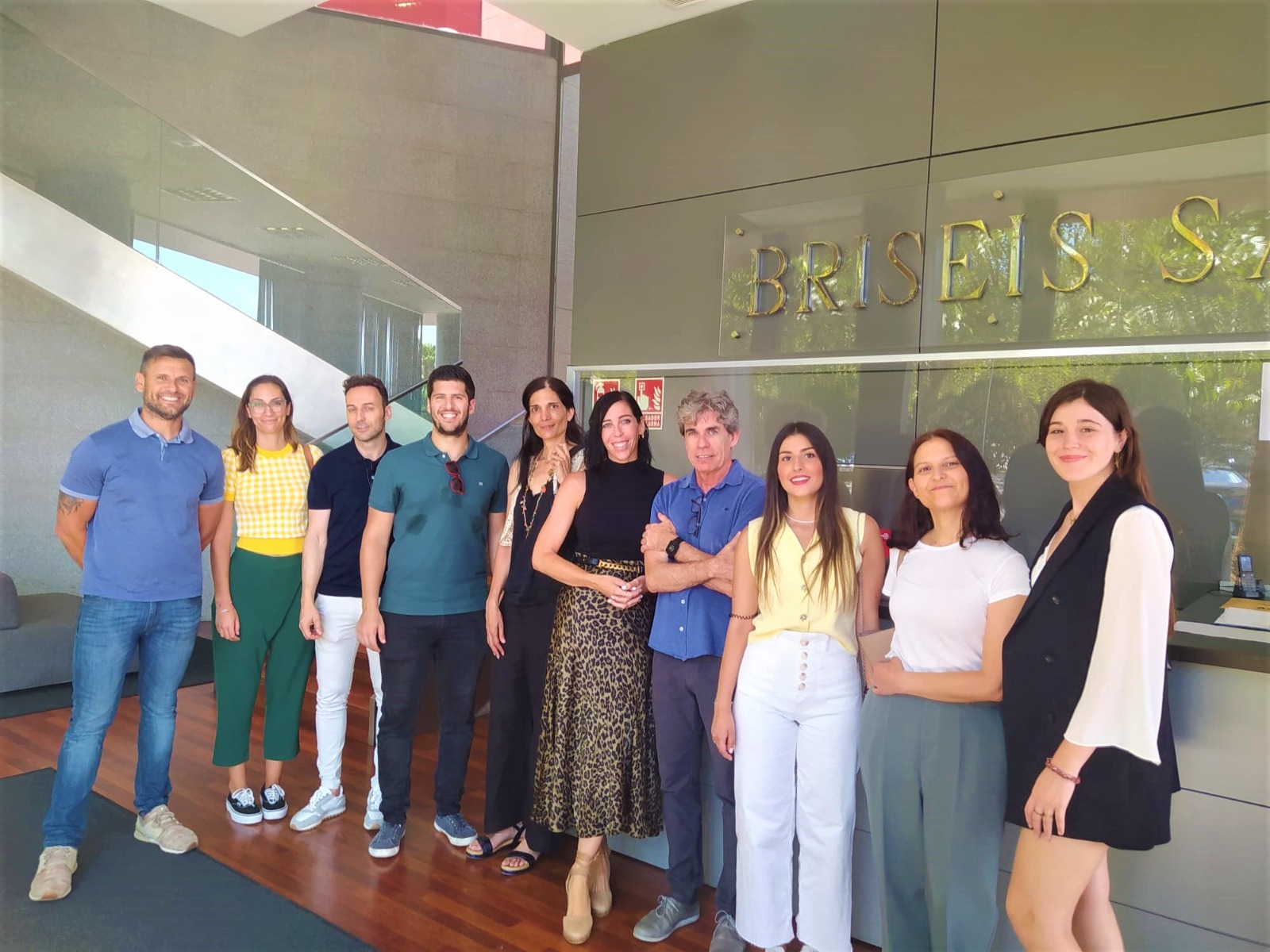 Un nutrido grupo de asociados del Club de Marketing de Almería visitan las entrañas de la fábrica Briseis